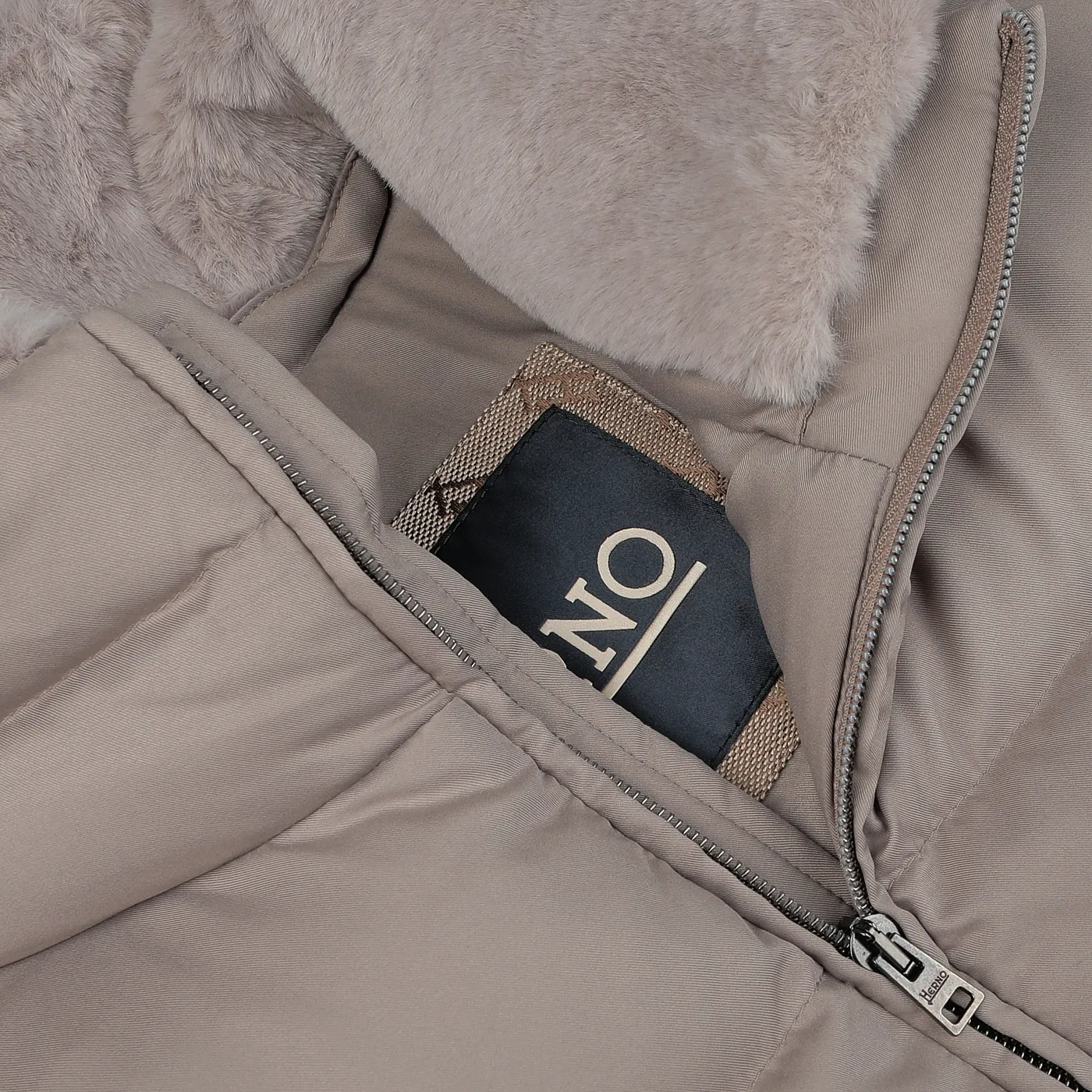 Light Beige Nylon Goose Down Quilted Gilet