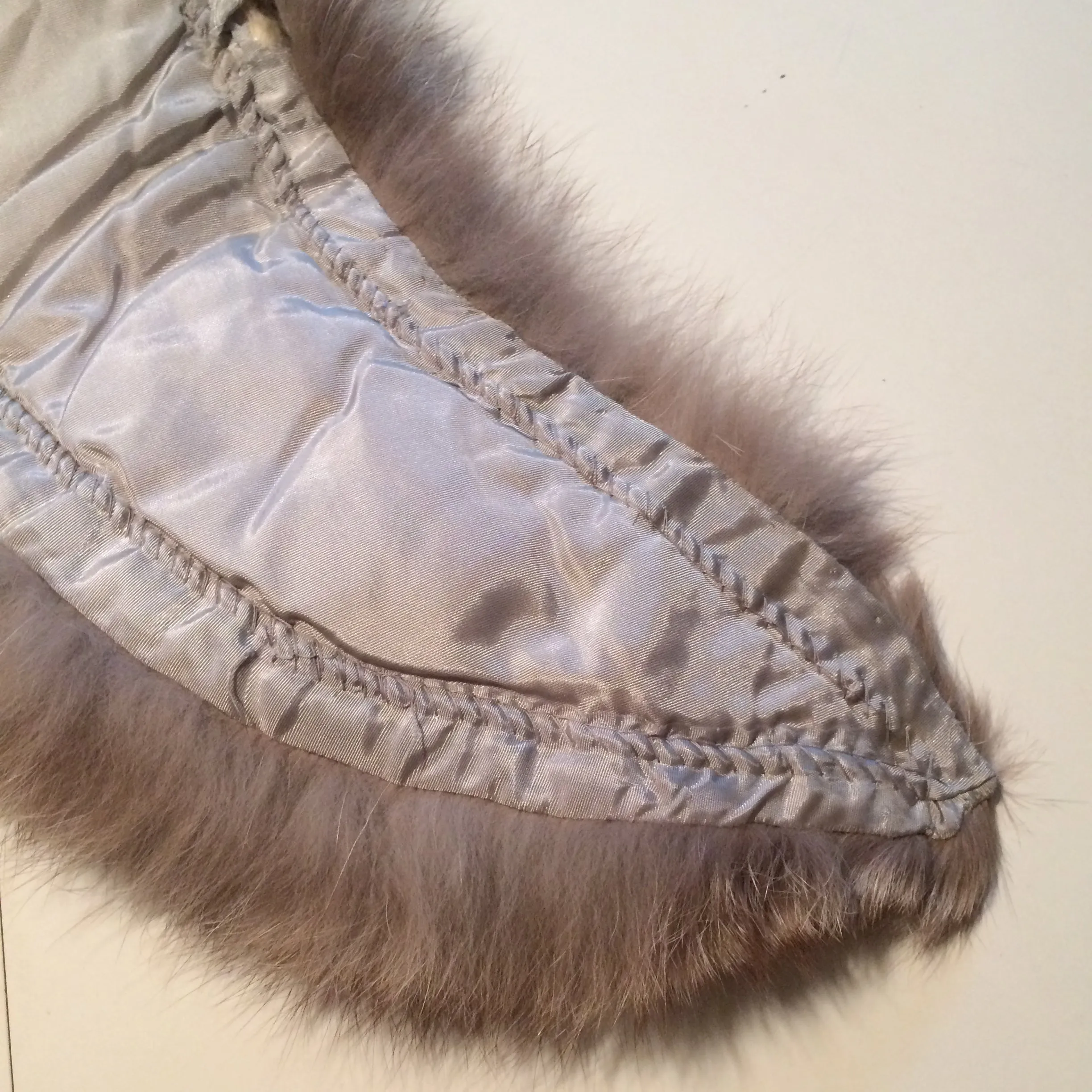 Silvery Tan Long Hair Fox Fur Collar circa 1960s